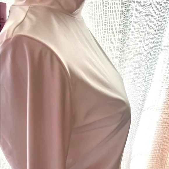 NWT! Wild Fable mock neck long sleeve top. - Picture 4 of 4